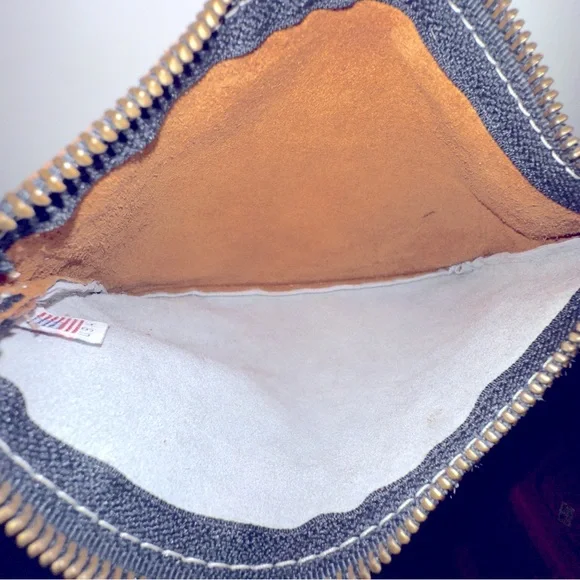 🌟BOGO 50% off🌟 Woman Leather cow hide Handbag made in USA - Picture 9 of 10